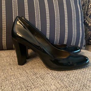 Black Calvin Klein pumps size 9